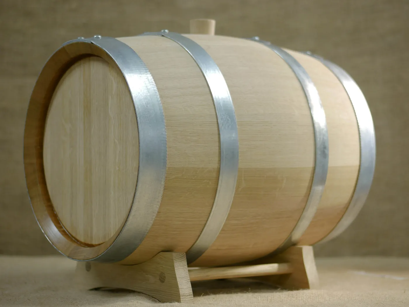 25 liter dryckestunna i svensk ek